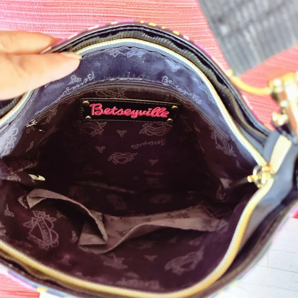 Betsey Johnson Purple and Yellow Crossbody Bag READ DISCRIPTION BEFORE PURCHASE! - Picture 6 of 10